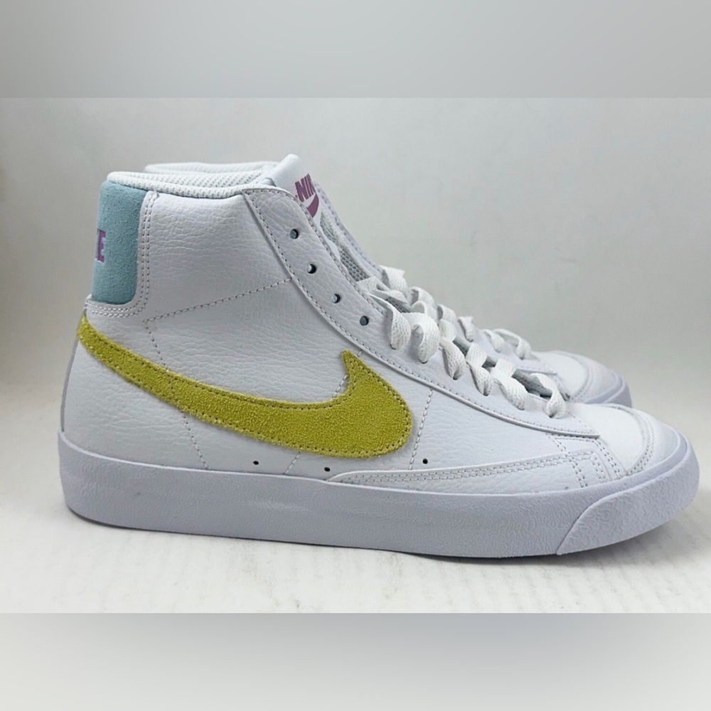 Nike Blazer Mid 77’ GS White Light Zitron Swoosh & and Light Blue Heel tab